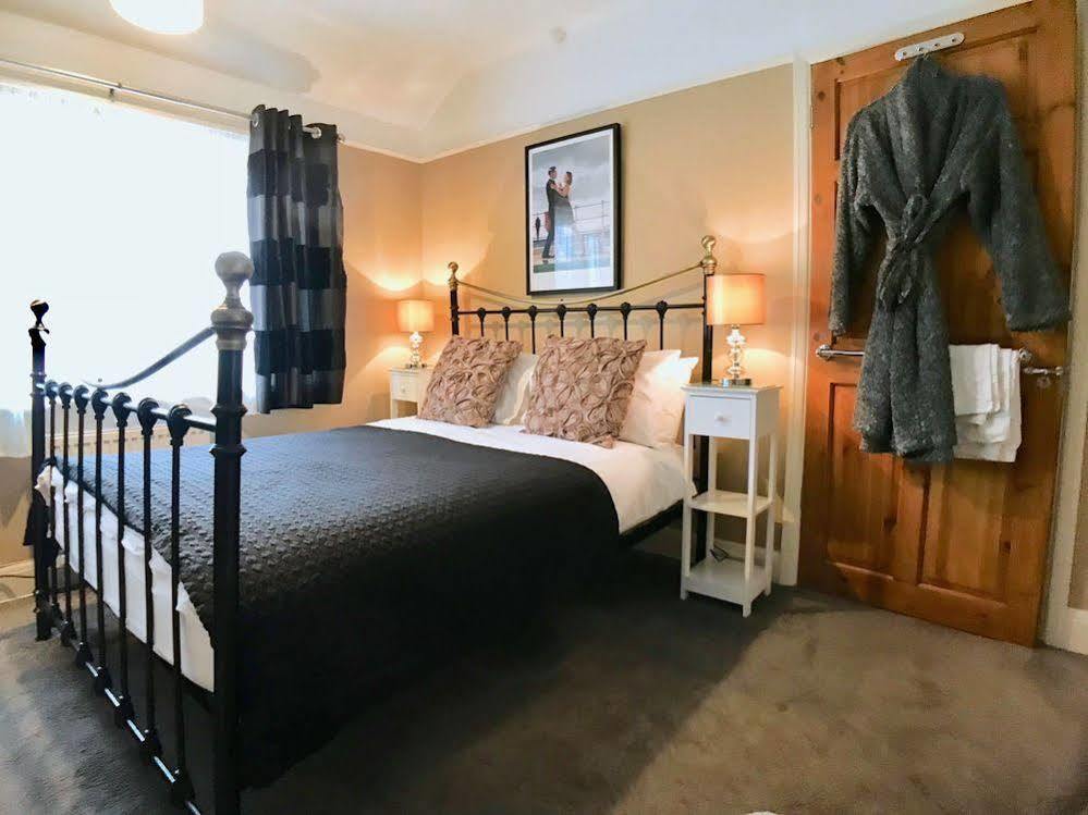 Sw Bed & Breakfast Swindon Kültér fotó